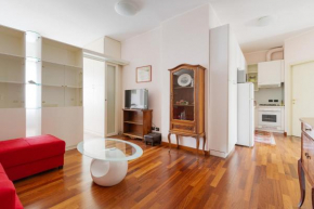 Porta Romana Cozy Apt with Balcony